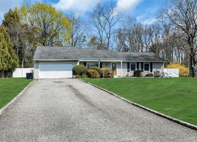 Property at 17 Clubhouse Ln, Nesconset, NY 11767, 3 beds, 2 baths