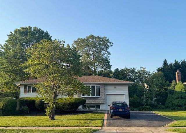 Property at 39 Seneca Dr, Commack, NY 11725, 3 beds, 1.5 baths