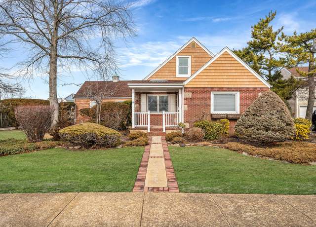 Property at 68 West 3rd St, Freeport, NY 11520, 4 beds, 2 baths