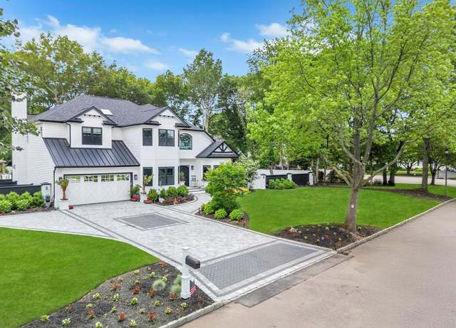 Property at 6 Premier Ct, Nesconset, NY 11767, 4 beds, 3 baths