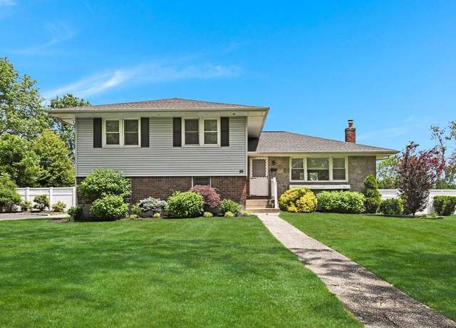 Property at 26 Sarina Dr, Commack, NY 11725, 3 beds, 2.5 baths