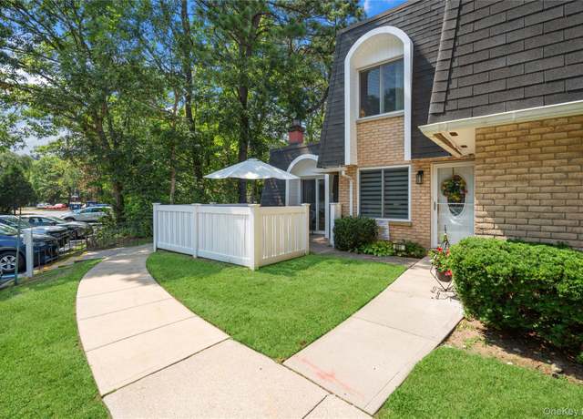Property at 260 Birchwood Rd, Medford, NY 11763, 3 beds, 2.5 baths