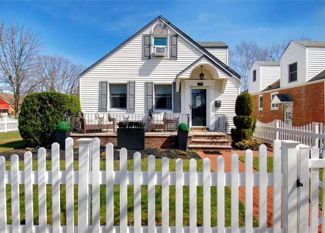 Property at 256 Roxbury Rd S, Garden City South, NY 11530, 3 beds, 2 baths