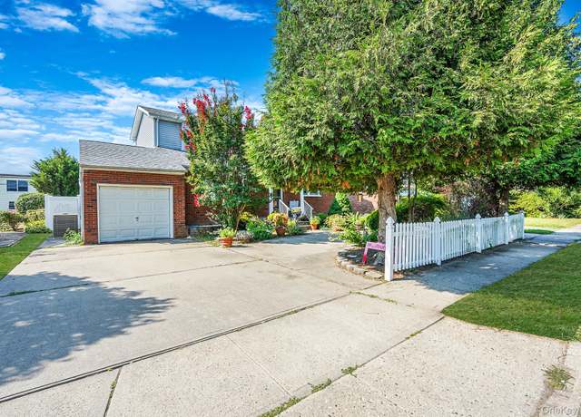 Property at 27 Westbury Ave, Plainview, NY 11803, 4 beds, 3 baths