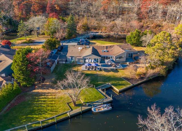 Property at 32 Biltmore Avenue Ave, Oakdale, NY 11769, 4 beds, 3.5 baths
