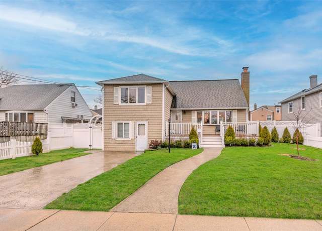 Property at 201 Lincoln Ave, Island Park, NY 11558, 3 beds, 1.5 baths