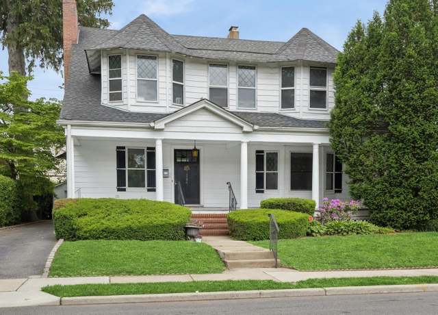 Property at 124 Roxbury Rd, Garden City, NY 11530, 4 beds, 3 baths