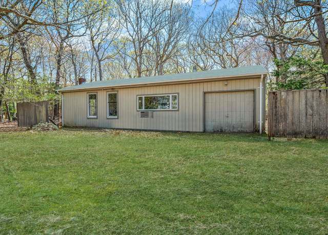 Property at 80 Runnymede Dr, East Hampton, NY 11937, 2 beds, 1 bath