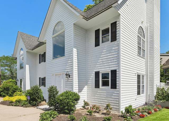 Property at 25 Mitchell Road, Unit 6 #6, Westhampton Beach, NY 11978, 2 beds, 2.5 baths