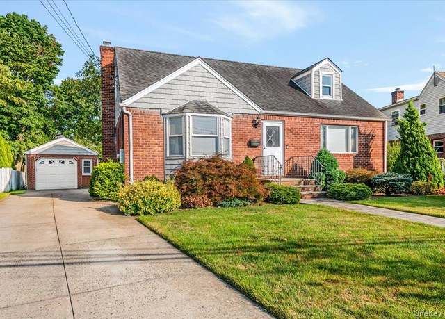 Property at 10 Greenville Ct, East Rockaway, NY 11518, 4 beds, 2.5 baths