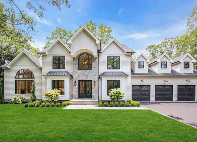 Property at 115 Weeks Dr, Dix Hills, NY 11746, 5 beds, 5.5 baths
