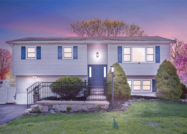Property at 16 Castle Ct, Thiells, NY 10984, 4 beds, 3 baths