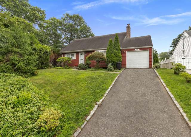 Property at 11 Glenwood Rd, Glen Head, NY 11545, 4 beds, 2 baths