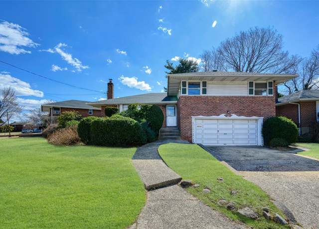 Property at 5 Hollow Ct, Westbury, NY 11590, 3 beds, 2.5 baths