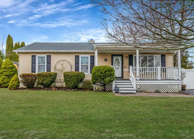 Property at 13 Adobe Dr, Shirley, NY 11967, 3 beds, 2 baths