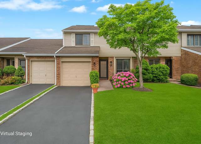 Property at 8 W Pond Ct, Smithtown, NY 11787, 2 beds, 2.5 baths