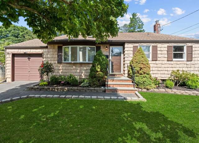 Property at 24 Gregory Dr, Ronkonkoma, NY 11779, 3 beds, 2 baths