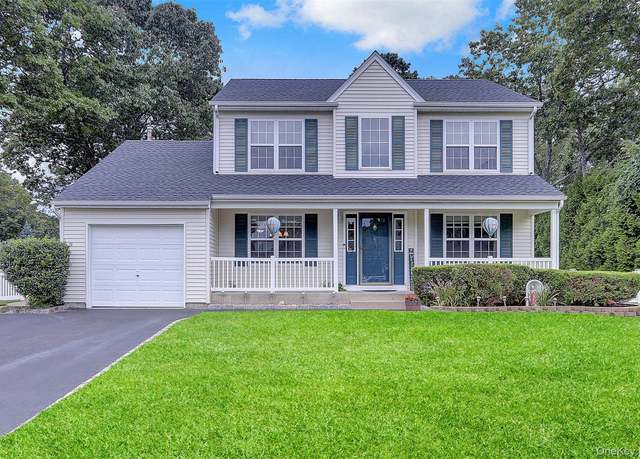 Property at 17 Beach Plum Ln, Middle Island, NY 11953, 3 beds, 2.5 baths