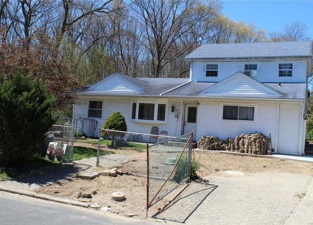Property at 58 Brook Ave, Wyandanch, NY 11798, 5 beds, 3 baths