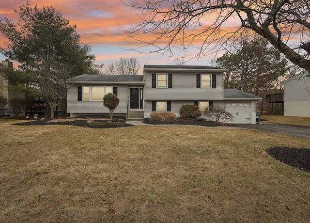Property at 18 Belvoir Dr, Washingtonville, NY 10992, 3 beds, 1.5 baths