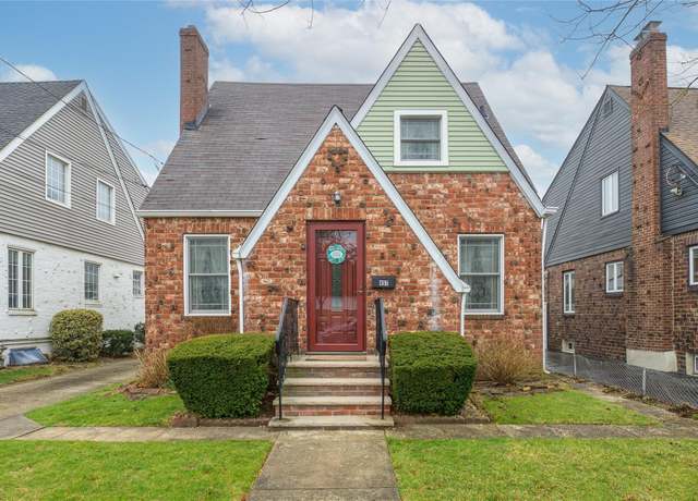 Property at 457 Pennsylvania Ave, Williston Park, NY 11596, 3 beds, 2.5 baths