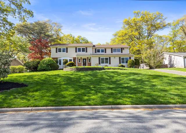 Property at 28 Harvard Dr, Woodbury, NY 11747, 5 beds, 4 baths