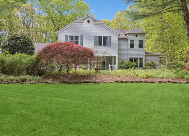Property at 6 Carriage Path, Manorville, NY 11949, 4 beds, 3 baths