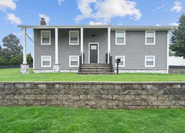 Property at 181 Central Park Rd E, Plainview, NY 11803, 3 beds, 3 baths