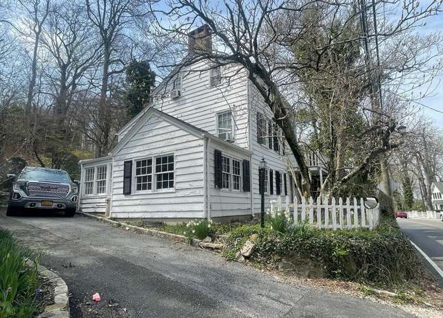 Property at 94 Main St, Roslyn, NY 11576, 3 beds, 2.5 baths