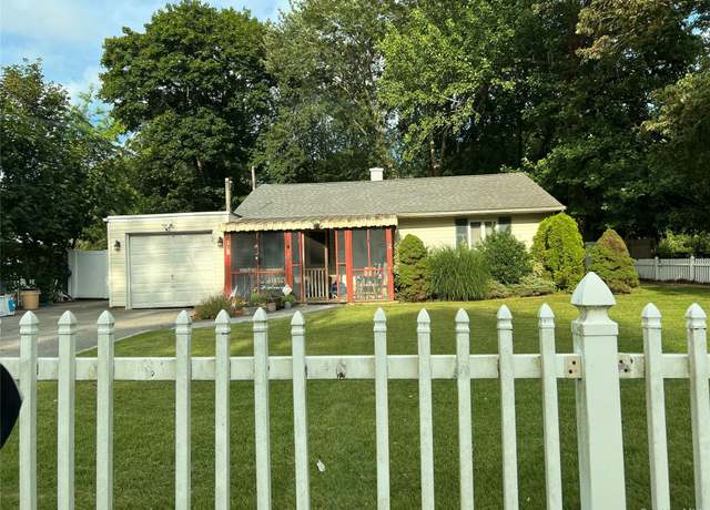 Property at 1059 Udall Rd, Bay Shore, NY 11706, 4 beds, 1 bath