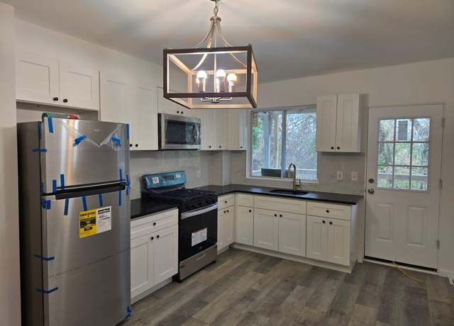 Property at 210 Washington St, Out Of Area Town, NJ 08865, 4 beds, 1.5 baths