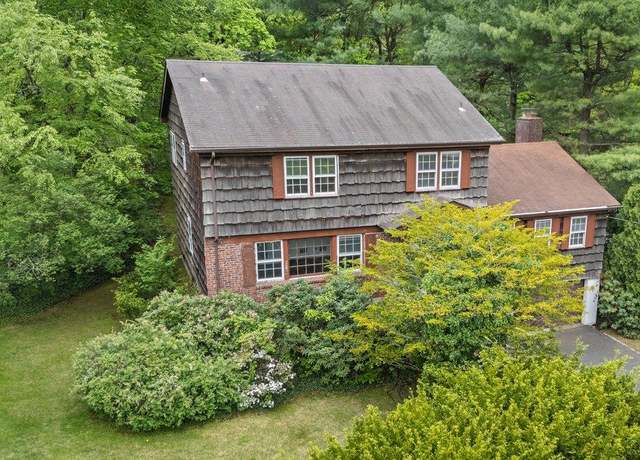 Property at 495 Stratton Rd, New Rochelle, NY 10804, 4 beds, 2.5 baths