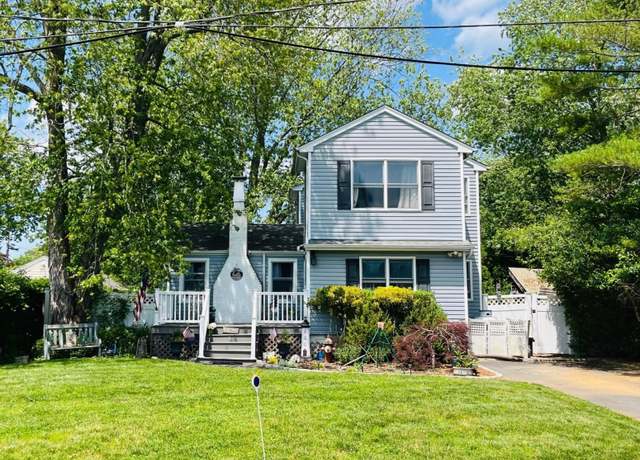 Property at 3 Liberty Pl, East Patchogue, NY 11772, 4 beds, 2 baths