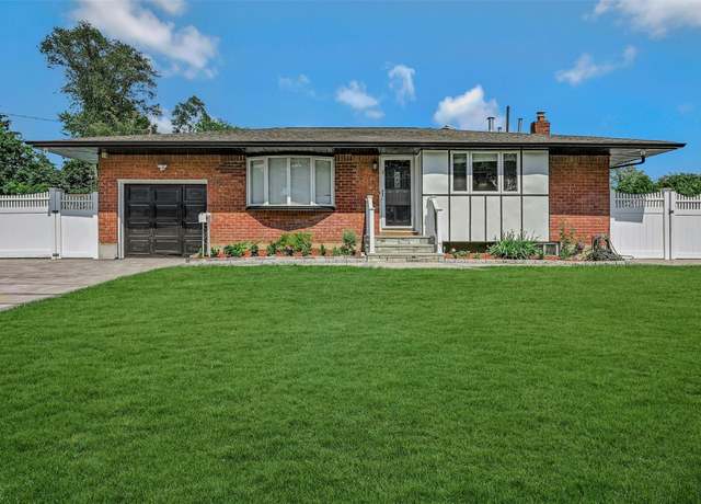 Property at 2 Janet Ln, Commack, NY 11725, 3 beds, 2 baths