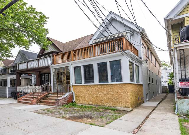 Property at 8808 88th St, Woodhaven, NY 11421, 8 beds, 4 baths