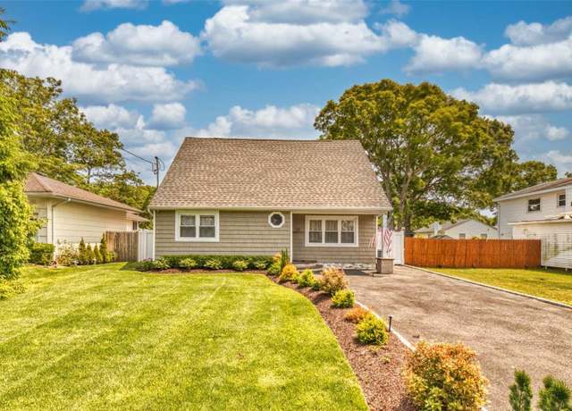 Property at 59 Oakwood Dr, Shirley, NY 11967, 3 beds, 2 baths