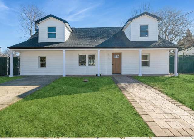 Property at 2125 North Dr, Seaford, NY 11783, 4 beds, 2.5 baths