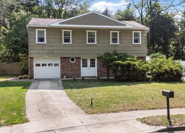 Property at 19 Salisbury Dr N, East Northport, NY 11731, 4 beds, 2.5 baths