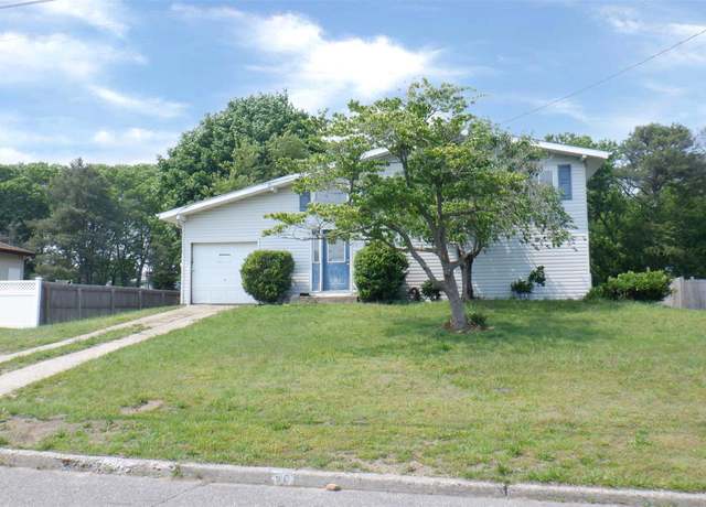 Property at 40 Gettysburg Dr, Holbrook, NY 11741, 3 beds, 1.5 baths