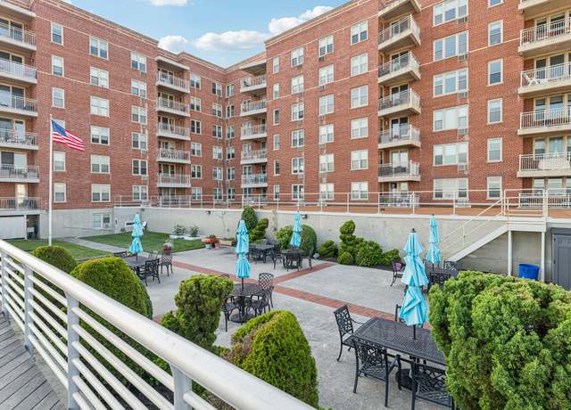 Property at 560 West Broadway Unit 1G, Long Beach, NY 11561, 2 beds, 1.5 baths