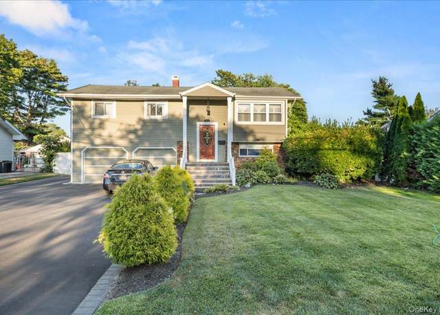 Property at 211 Washington Ave, Brentwood, NY 11717, 3 beds, 3.5 baths