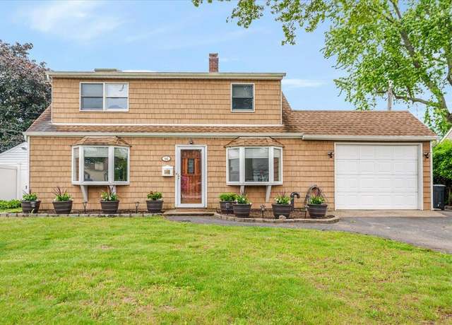 Property at 44 Lilac Ln, Levittown, NY 11756, 3 beds, 2 baths