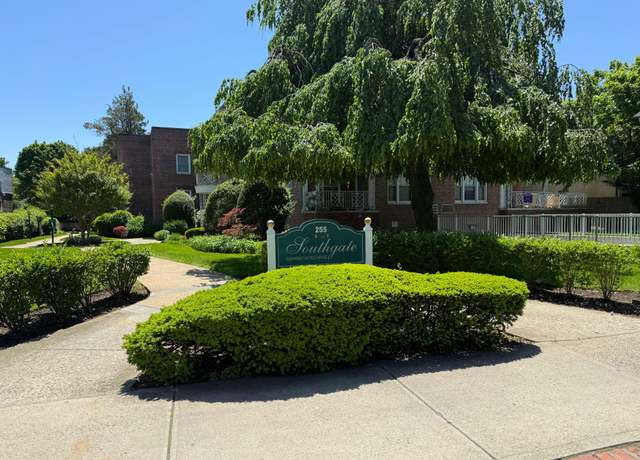 Property at 255 Central Ave Unit 202-A, Lawrence, NY 11559, 2 beds, 1 bath