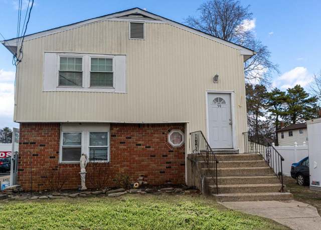 Property at 39 Brooklyn Ave, Wyandanch, NY 11798, 6 beds, 3 baths
