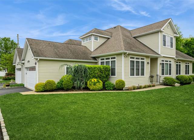 Property at 293 S Ocean Ave, Freeport, NY 11520, 3 beds, 3.5 baths