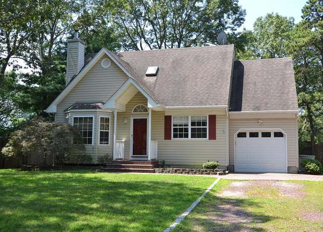 Property at 156 Horseblock Rd, Centereach, NY 11720, 3 beds, 3 baths