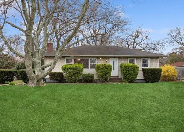 Property at 1118 Brookdale Ave, Bay Shore, NY 11706, 3 beds, 1 bath