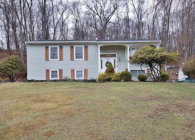 Property at 29 Mountainview Dr, Highland Mills, NY 10930, 5 beds, 2.5 baths