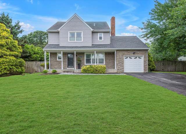 Property at 5 Michelle Ln, Selden, NY 11784, 3 beds, 2 baths
