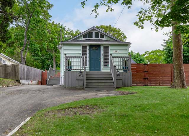 Property at 68 Ridgewood Ave, Selden, NY 11784, 2 beds, 1 bath